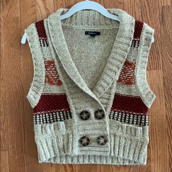 Vest - Picture 1 of 3